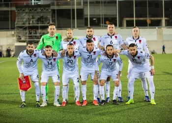 Shqiperia shfryn në Andorrë, tripletë në një fushë… “kalçetoje”