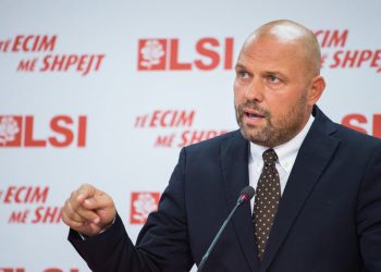 Manjani: Parlamenti varrezë ku prehet Rilindja, deputetët që do hyjnë, lule mbi të