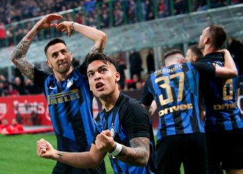Milano vishet zikaltër, Inter ringjallet në derbi
