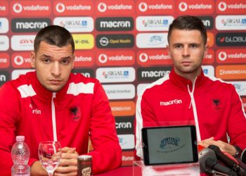 Besnik Ndaj Kombetares, Berat Gjimshiti Meriton Shiritin E Kapitenit