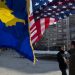 Ambasadori i SHBA i ‘tërheq veshin’ serbëve