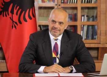 Edi Rama uron Sulltan Novruzin, publikon VIDEO nga Amfiteatrit