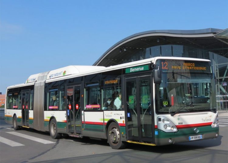 ERA E KEQE NËPËR AUTOBUSA/ Vendoset ligji i ri, gjobë për ata që veshin rroba të pista