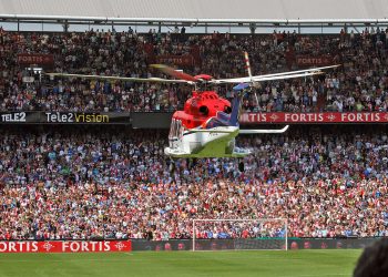 Lojtari lë futbollin, ‘e rrëmbejnë’ me helikopter nga fusha!