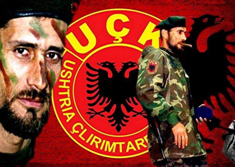 Agim Ramadani duke luftuar në Koshare