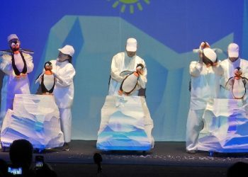 Shfaqja ‘Vallja e pinguinëve’ në Teatrin e Kukullave