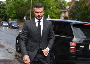 Drejtonte automjetin me celular në dorë/ Beckham pezullohet me 6 muaj heqje patente