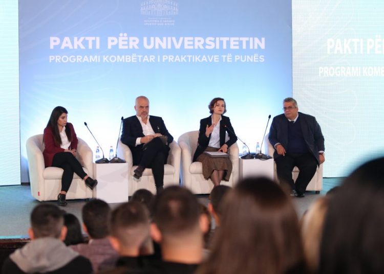 Studentet pjes e vendimarrjes së Universiteteve