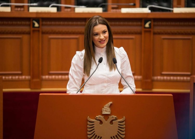 “Ç’të korrësh do mbjellësh”, reagon zv/ministrja e Arsimit