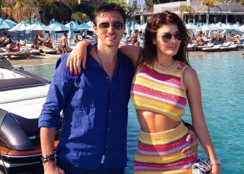 U përfol se ishte divorcuar dhe partneri në kërkim nga policia , Angela Martini sqaron gjithçka