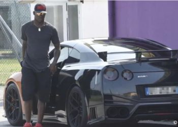Balotelli pa skuadër, por vjen në stërvitje me bishën e frikshme
