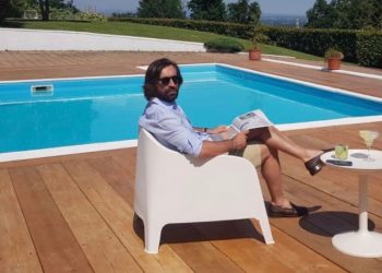 U hoq sikur ishte Pirlo, 48-vjeçari bën “kërdinë” në Itali