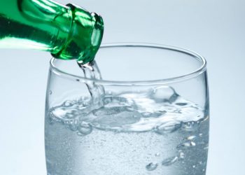 Përfitimet shëndetësore që vijnë nga uji mineral