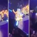 Lady Gaga bie nga skena mbi fansin i cili e mbante me duar (VIDEO)