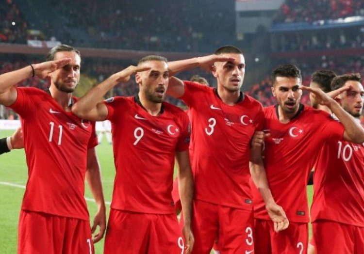 UEFA mund ta ndëshkojë Turqinë për mënyrën e festimit të golit ndaj Shqipërisë