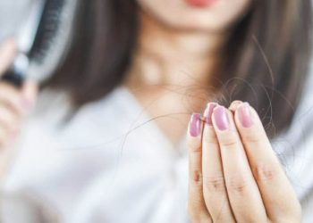 Roli i tiroides në rënien e flokëve dhe trajtimet natyrale që ju ndihmojnë