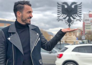 Blerim Destani bën shqiponjën së bashku me aktorin me famë botërore [FOTO]
