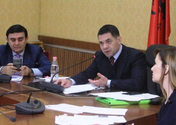 Komisioni i Ekonomisë aprovon reduktimin e TVSH për autobusët e transportit publik, ja sa pritet të shkojë vlera