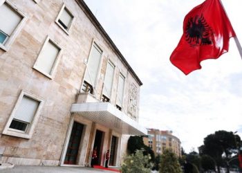 Vendimi i qeverisë: Personat që kanë humbur të gjithë familjen do të marrin pension prej 1 mln lekë në muaj, ndërsa pensionistët 600 mijë (Emrat)