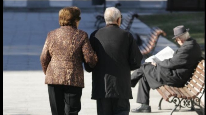 Ndryshon mosha e pensionit-Gratë do dalin në pension 61 vjeç, rritet vjetërisa në punë për burrat