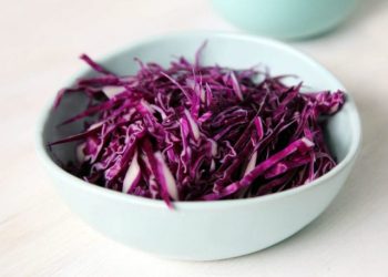 5 ushqimet më të mira detox për t’u dobësuar pas festave