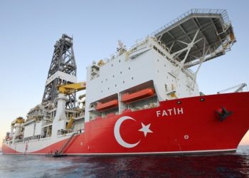 Tensione në Egje / Anija që vuri përballë marinën turke dhe atë greke