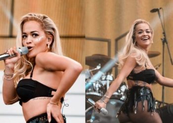 Rita Orën e tradhton fustani, i del gjoksi në plazh
