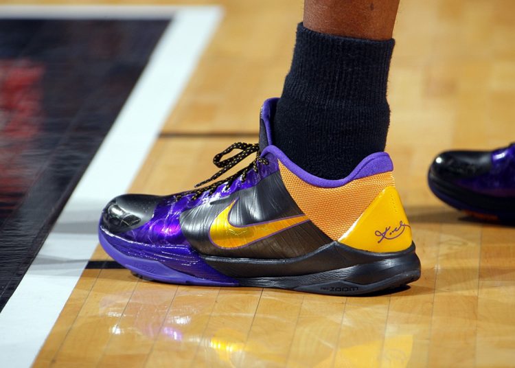 Nike tërheq nga shitja produktet me Kobe Bryant