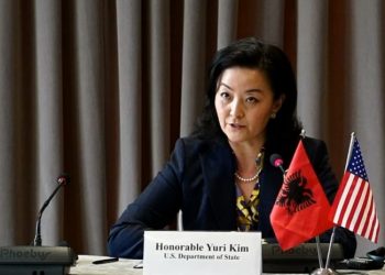 Shpërndarja e gazit të lëngshëm natyror, ambasadorja Kim: Do të ishim të kënaqur ta shikonim Shqipërinë të bëhej lider në rajon