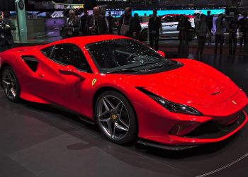 Ferrari ndërpren prodhimin e veturave