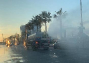 Bashkia Durrës dezinfekton rrugët dhe sheshet/ Vijojn zbatimi i masave për parandalimin e përhapjes së koronavirusit.