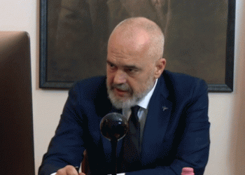 Rama mbledhje me ministrat/ Diskutohet rritja e pensioneve. Thirrje bizneseve të paguajnë tatimet
