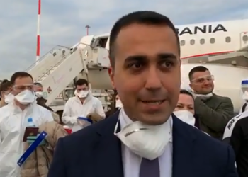 Mbërrijnë në Itali mjekët dhe infermierët nga Shqipëria, Di Maio: I treguat BE-së vlerat europiane