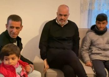 Dy familje në Marikaj bëhen me shtëpi të re pas tërmetit/ Rama: Do sistemojmë gjithë të prekurit