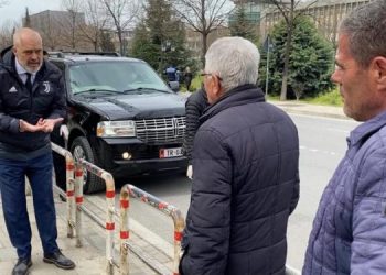 “Problem pensionistët”/ Rama zbret në tregje dhe nxjerr FOTO: Po i dal përpara duke ju thënë aman…