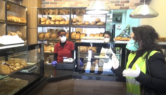 Masat për koronavirusin/ Nisin kontrollet në Elbasan, mungojnë maskat