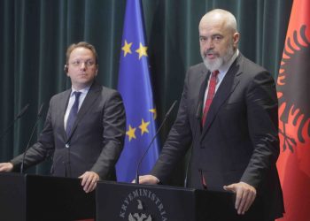 Varhelyi letër Ramës: BE do të përfshijë Shqipërinë në iniciativat e saj në përgjigje të pandemisë COVID-19