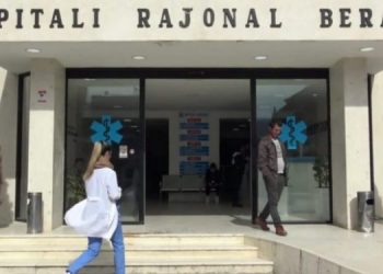 30-vjeçari i drejtohet spitalit sapo u kthye nga Greqia, vetëkarantinohet në Berat edhe pse nuk ka shenja klinike