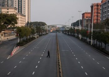 Wuhan, epiqendra e koronavirusit rinis lëvizjen – Kompanitë fillojnë gradualisht punën