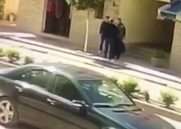 Drejtori i Policisë qëllon me grushte mjekun në Berat