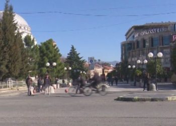 Zëri i Amerikës: Situata në Shkodër erdhi pasi Bashkia dhe qytetarët sfiduan urdhrin e qeverisë