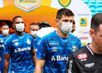 “Mund të luhet futboll me maska”