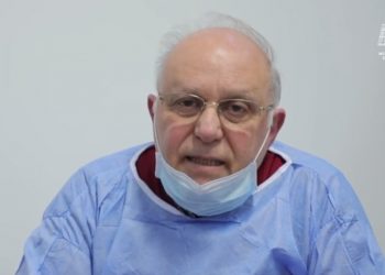 Tritan Kalo zbulon dhuratën që ka marrë nga nxënësit e Gjimnazit “Muharrem Çollaku”, Pogradec
