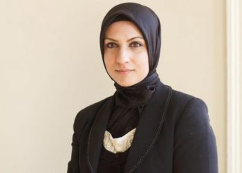 Për herë të parë në historinë e Britanisë së Madhe: Një gjykatëse me shami