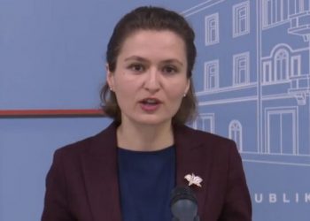 Ministrja Shahini: “Mbrëmja e Maturës do të anullohet. Kush nuk ka nevojë për konsultime, nuk paraqitet në shkollë”