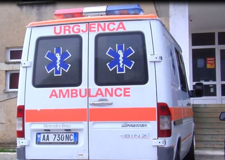 Aksidentohet ambulanca ne aksin rrugor Fier-Lushnje,vdes pacienti.