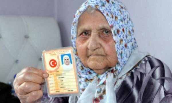 E rrallë, Gjyshja 126-vjeçare me 400 pasardhës fiton luftën me koronavirusin
