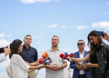 (Video) Pogradec/ Në ditën e Liqenit çelet sezoni turistik, të pranishëm dy Ministrat Eduard Shalsi dhe Blendi Klosi.
