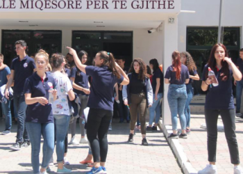 Nis sezoni i provimeve, maturantët përfundojnë vitin shkollor
