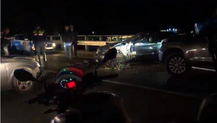 Tiranë, makina përplas 22-vjecarin me bicikletë, dërgohet me urgjencë në spital